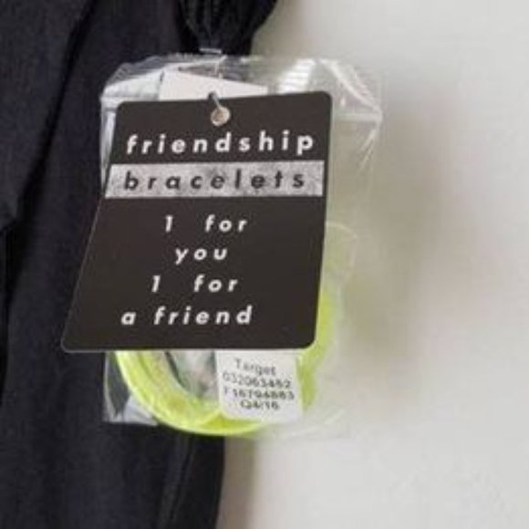 BEST DAY EVER Shirt 2/ Friendship Bracelets - Picture 2 of 2